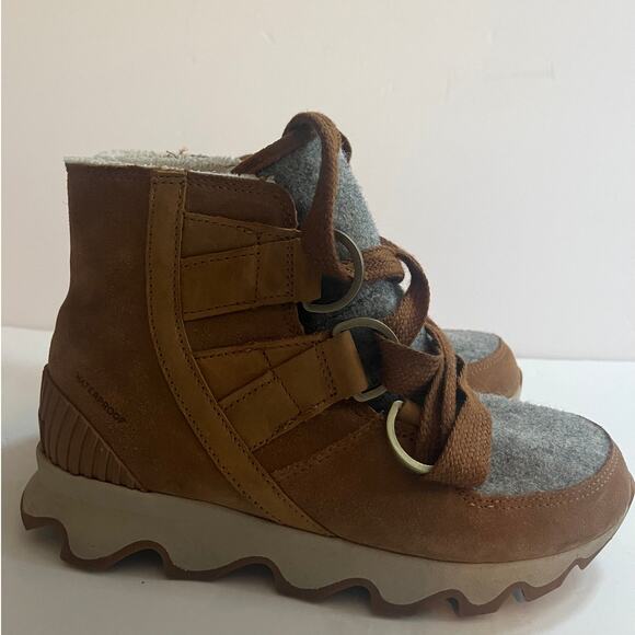 Sorel Kinectic short lace boot size 7.5 - Picture 2 of 9